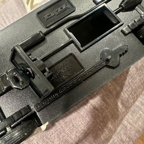 Brink's 1959 GMC Armored Truck Die-Cast Metal Vehicle W/Coin Bank, Ertl B865 - Picture 5 of 15